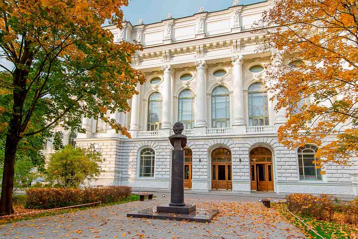 Высшая школа производственного менеджмента на международных и национальных форумах и конференциях